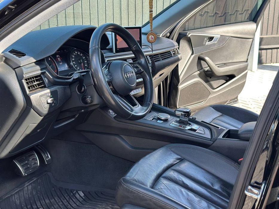 Продам Audi A4 Premium 2016