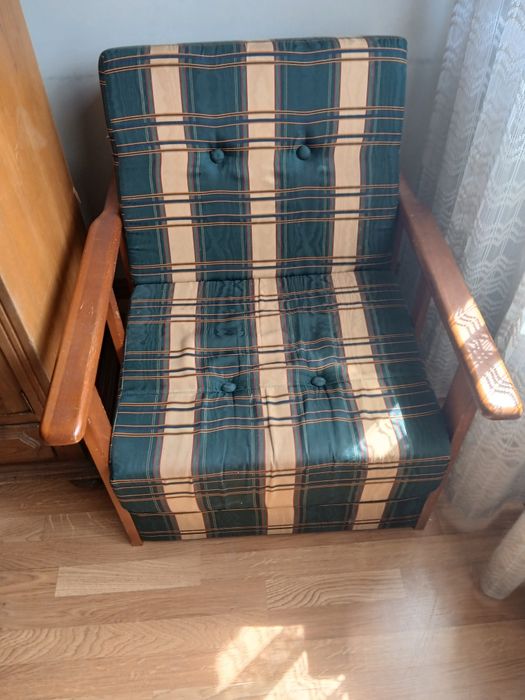 2 sofas banco em madeira e tecido