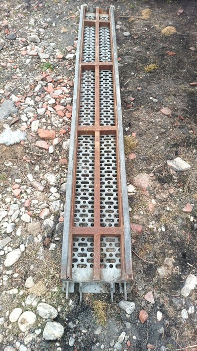 Najazdy metalowe 2.5m najazd