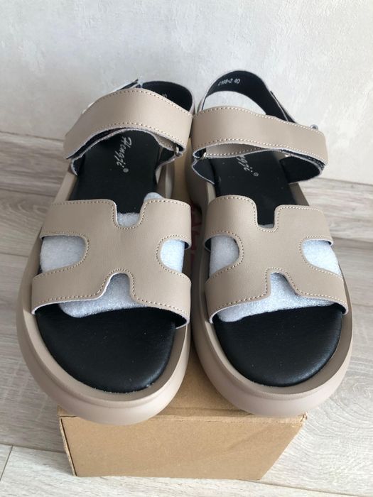 Босоніжки шкіра 40