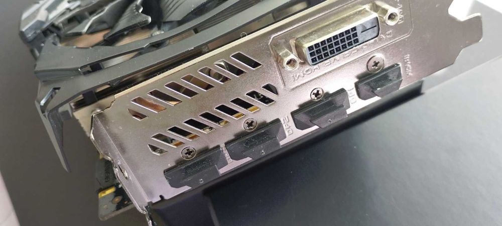 •	Видеокарта Gigabyte GTX 1080 серии Xtreme Gaming 8 Gb.