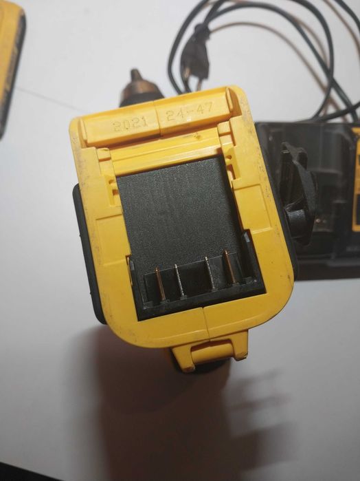 шуруповерт DeWALT DCD771-ks