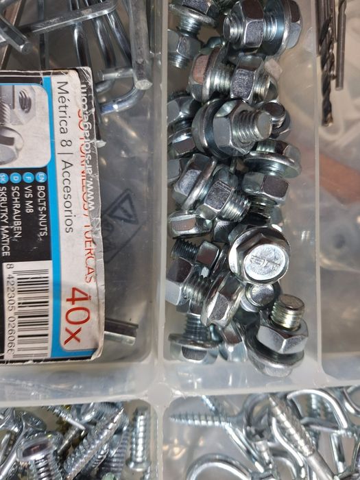 Caixa de ferramentaa de plástica com vários peças de ferragens para co