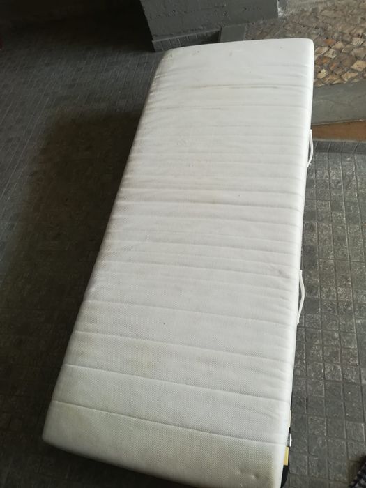 Cama de solteiro 90por 2m