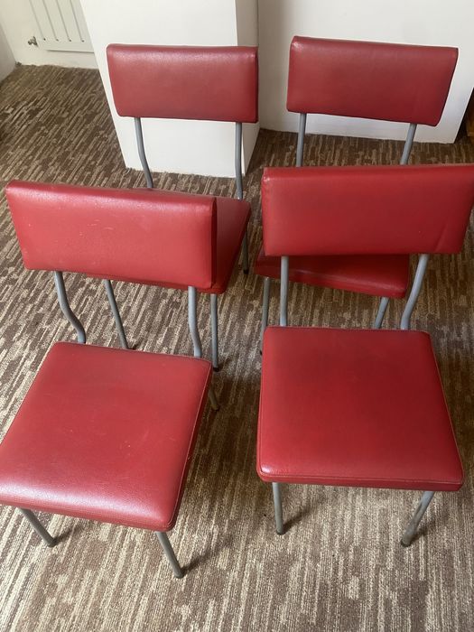 Krzesła czerwone