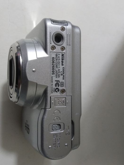 Фотоаппарат Nikon Coolpix L5  (Canon PowerShot