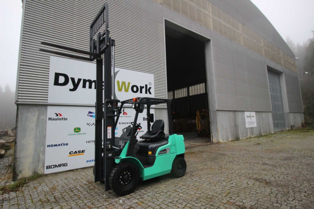 Empilhador  Mitsubishi FD25  (novo)  ZERO HORAS TRABALHO