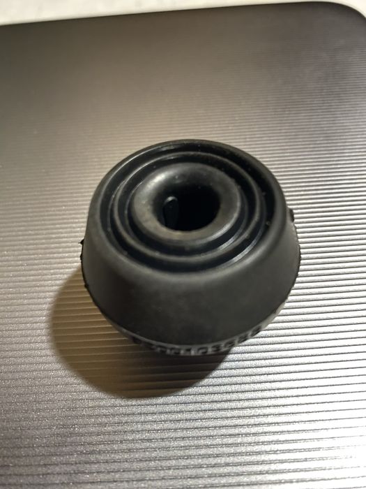Опора радіатора НОВА оригінал Renault 8200103688 (комплект 2шт)