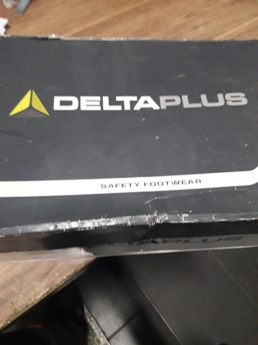 Продаю обувь робочую.