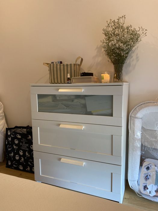 Comoda branca do IKEA