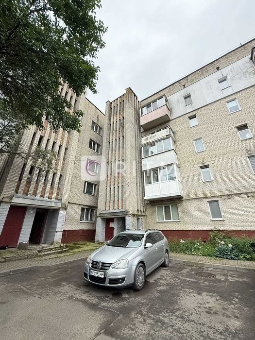 Продаж 3-кімнатної квартири в затишному районі міста