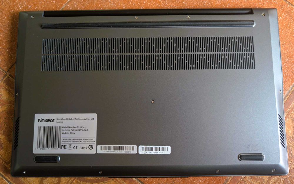 Ninkear A15 PLUS Laptop 15.6" IPS FHD AMD Ryzen 7 5825U 32GB DDR, 1TB HDD