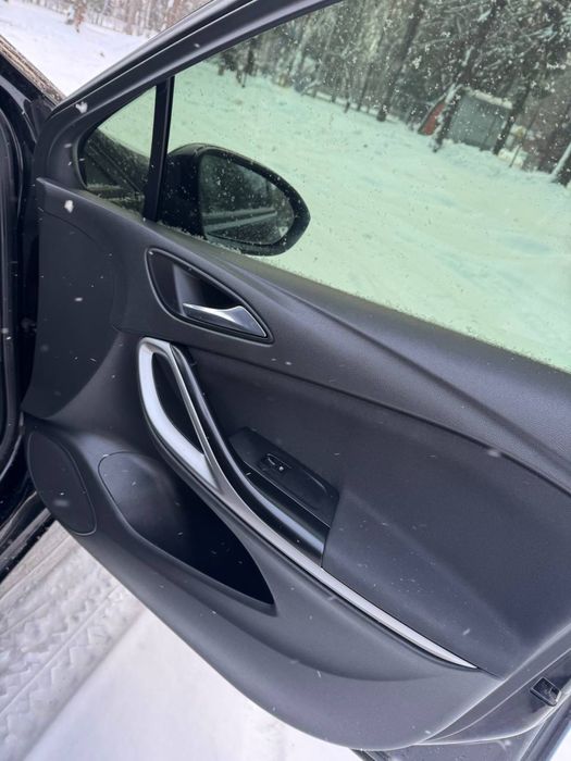 Продам власний автомобіль Опель Астра К