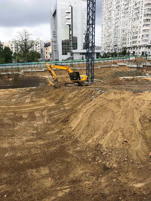 Розробка котлованів, земляні роботи