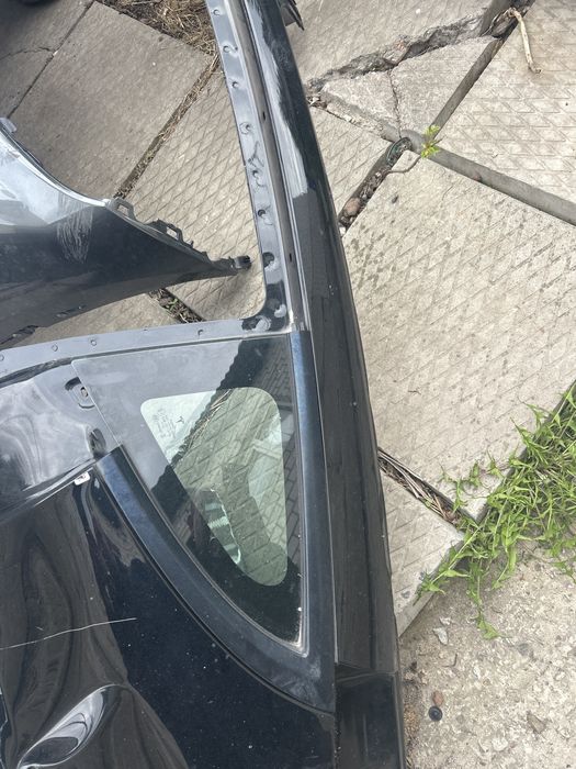 Tesla model 3 Стекло боковое ,форточка треугольник 18-23