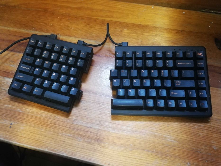 Teclado profissional ergonómico (dividido) MD 770 RGB  Mistel Barroco