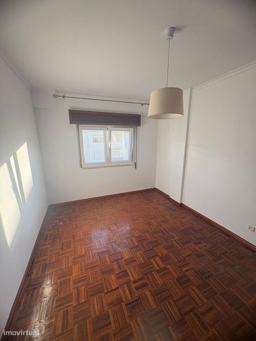 T2 à venda na Rinchoa com 2 varandas e 2 WC