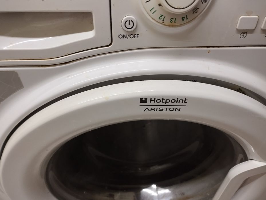 Maquina lavar roupa Ariston avariada