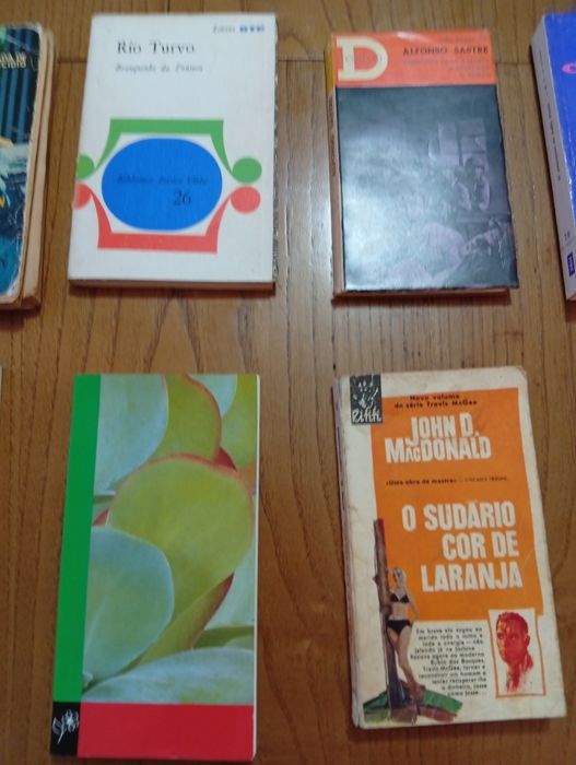 Vendo livros antigos