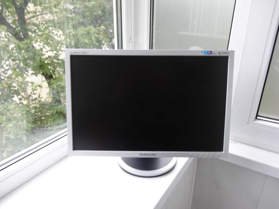 Монитор 19" Samsung 940ВW PLUS  Серебристый