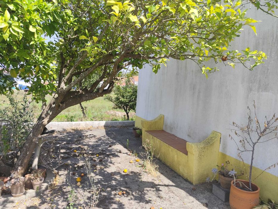 Vendo moradia com terreno