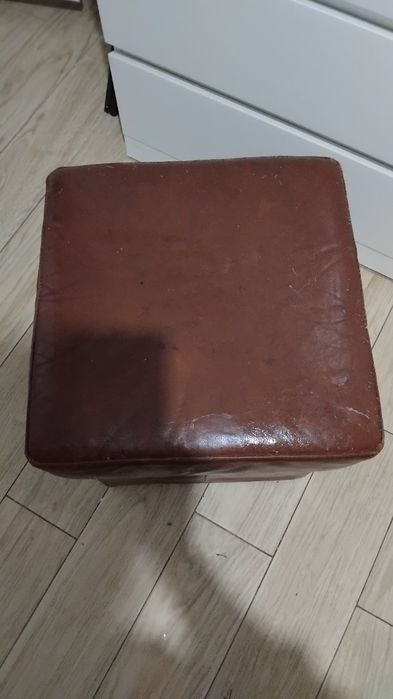 Pouf de napa castanho