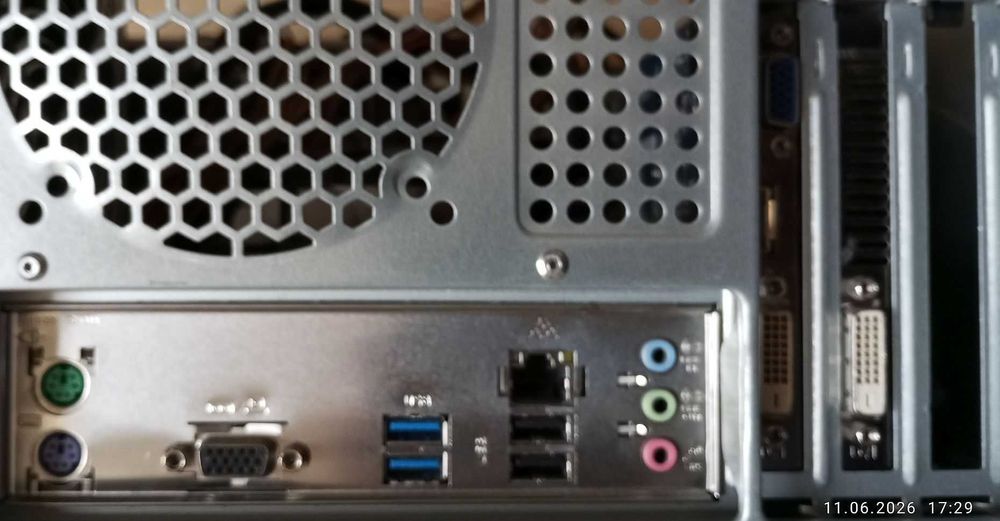 Komputer stacjonarny z monitorem 23 cale