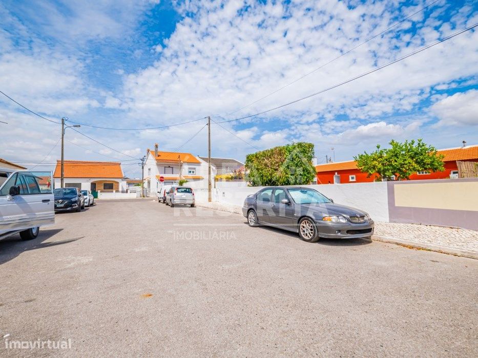 Terreno Com Benfeitoria T3 Em Sarilhos Grandes-Montijo