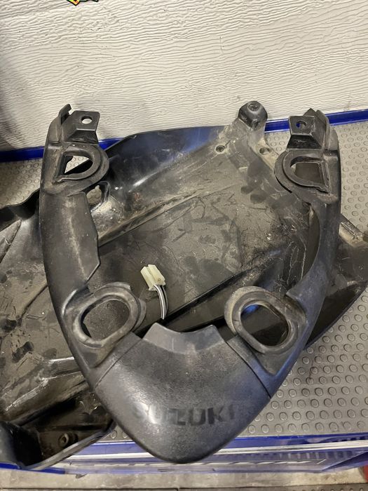 Zadupek ogon suzuki gladius sfv 650