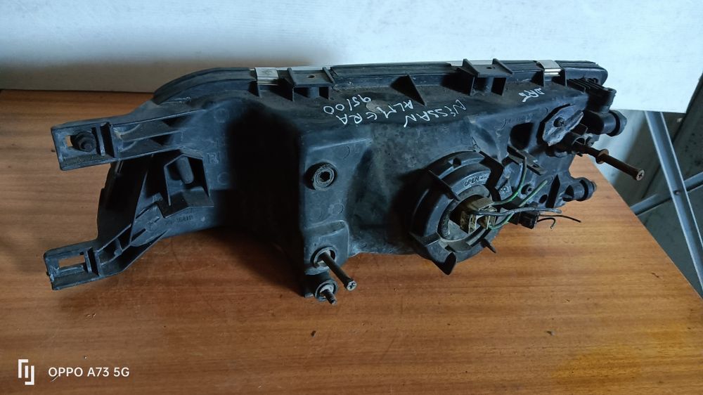 Farol Nissan Almera ótica 1998 direita