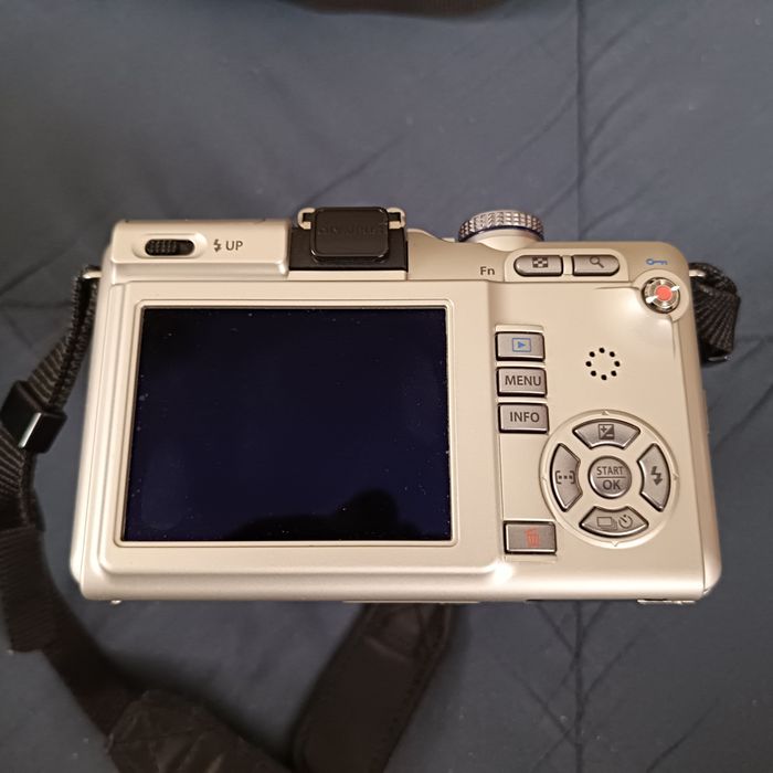 Olympus EPL-1+ stalka 25