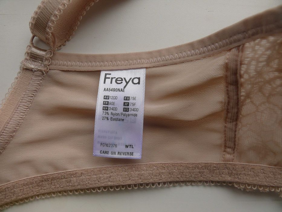 Гладкий нюдовый бюстгальтер Freya 34DD (75F)