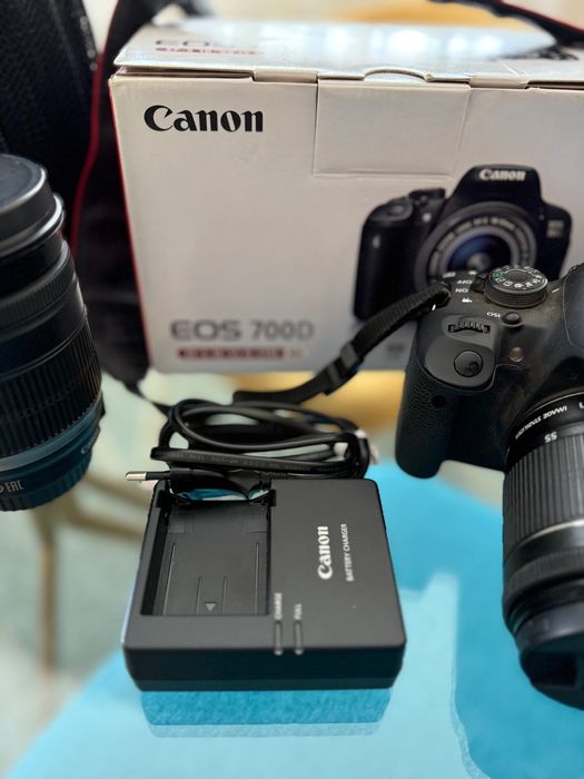 Pack Câmara Digital Canon EOS 700D + Acessórios + Objetiva 18-200mm