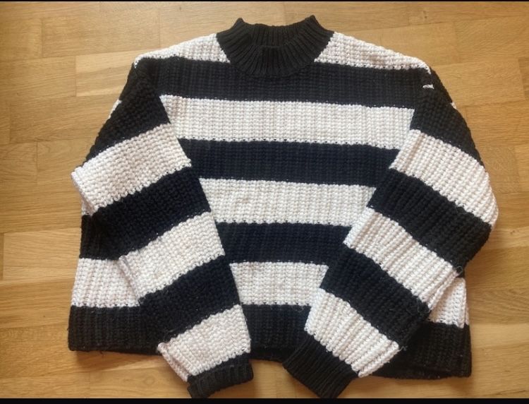 Sweter w paski oversize cropp