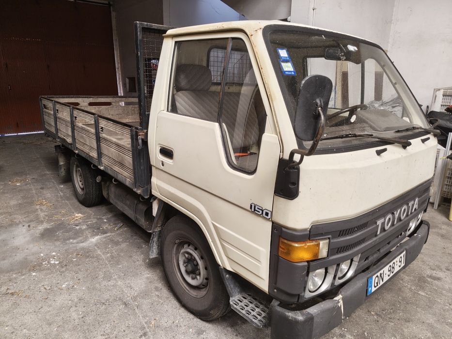 Toyota Dyna 150 com inspeção