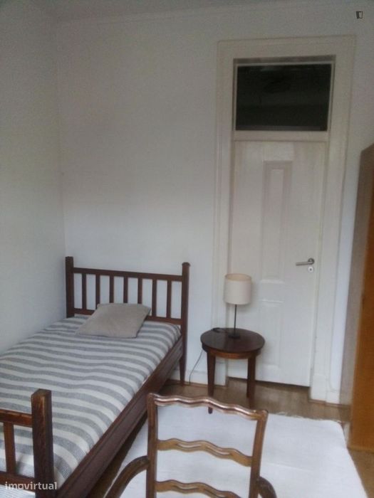 Quarto - localizado em Campo de Ourique Lisbon