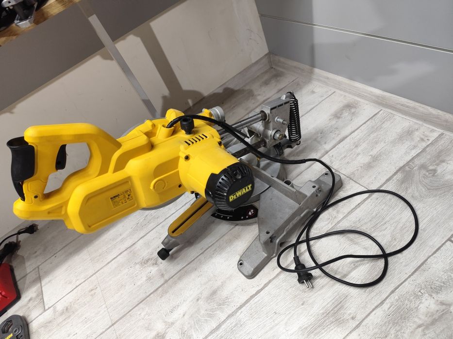 Вживане DeWalt DWS 777 торцювальна пила Деволт оригінал