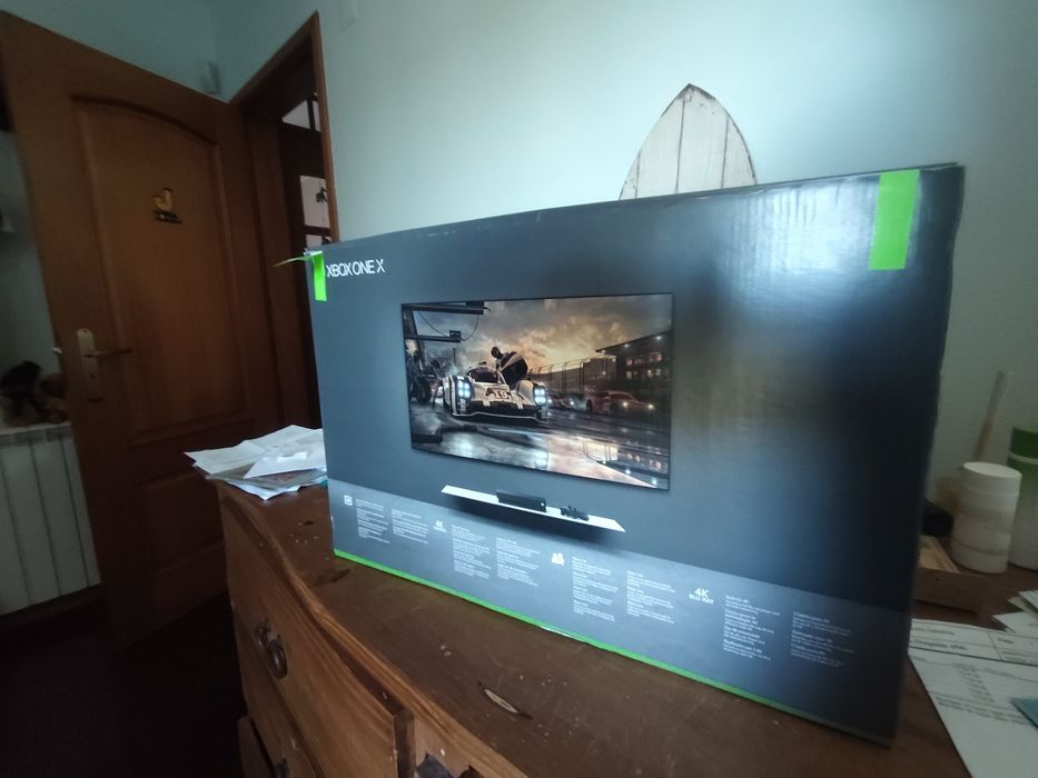 Xbox One X  ( 1 Tb )