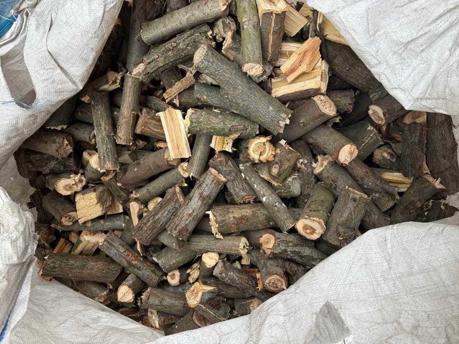 Продам щепу для котла дробленую ветку в мешках Бегах и насыпом!
