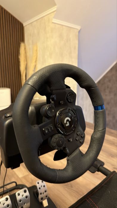 Игровой руль Logitech G923 Trueforce + кресло Playseat Challenge