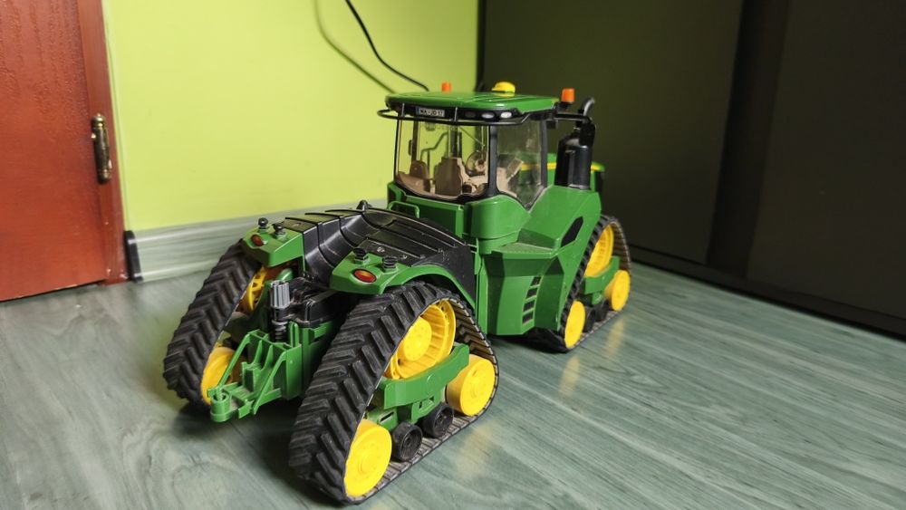 Bruder traktor John Deere 9RX
