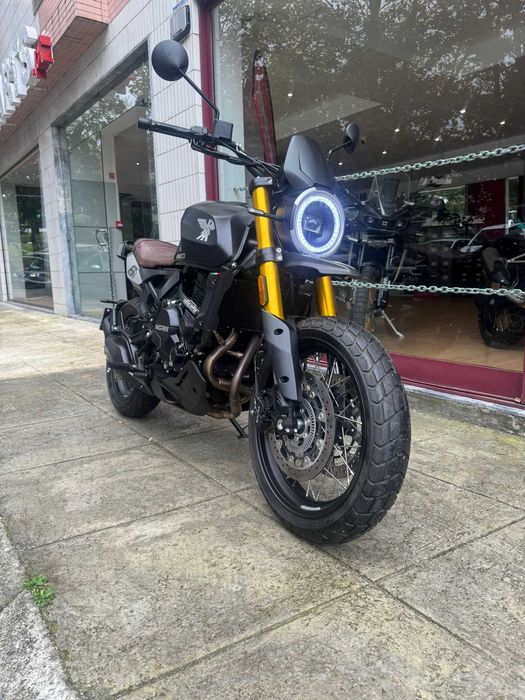 MOTO MORINI SEIEMMEZZO SCR 2025