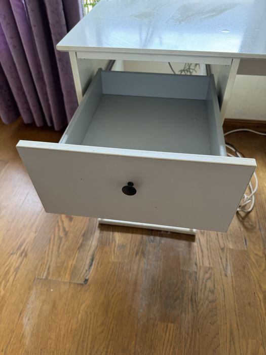 Secretária branca ikea