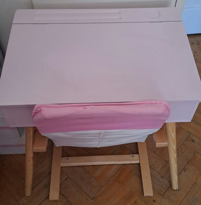 Secretária e cadeira criança