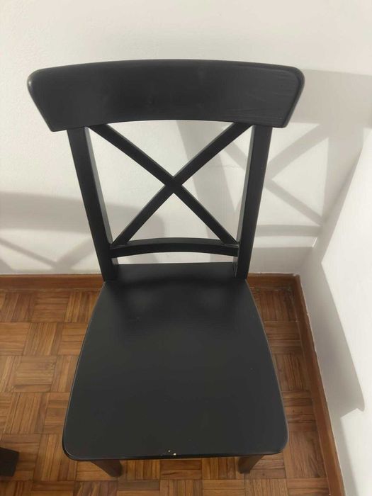 Vende se mesa IKEA com 6 cadeiras.
