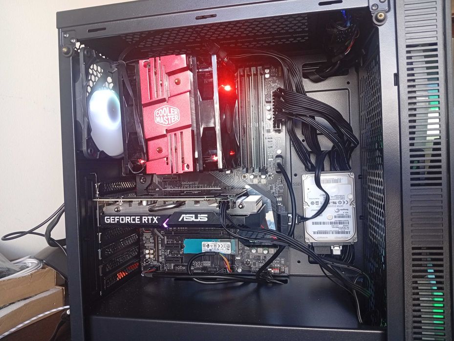 Gigabyte GamingX i5 9600K + RTX3050 8GB + 32GB RAM + SSD + HDD