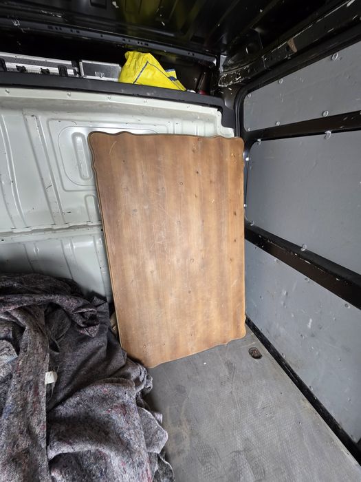 Stół do jadalni  150x100x90 tloczona noga