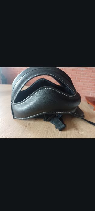 Kask ochronny do jazdy konnej.