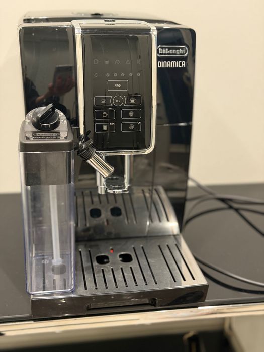 Кавомашина Delonghi Dinamica