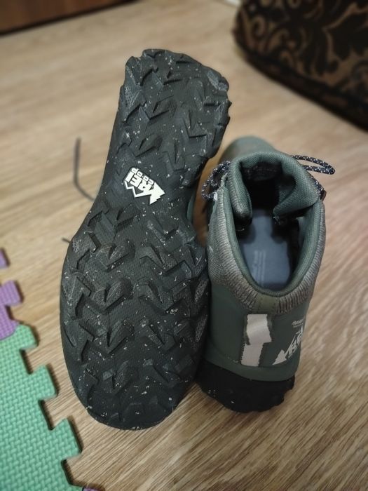 Туристичне взуття і ботінки REl